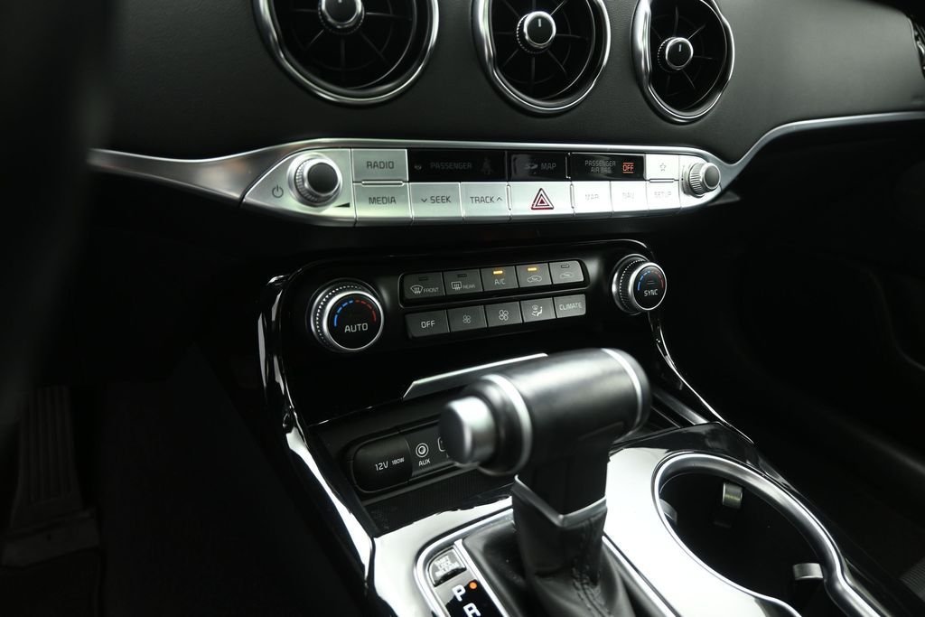 Used 2019 Black Kia Premium image 16