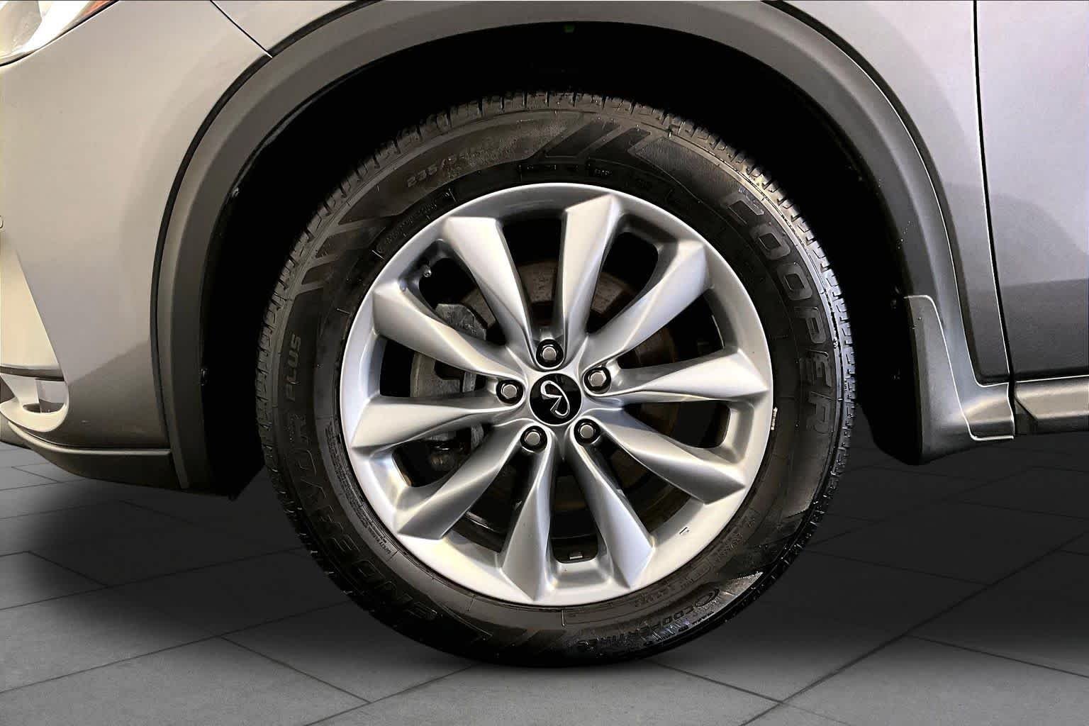 Used 2022 Graphite Shadow INFINITI ESSENTIAL image 11