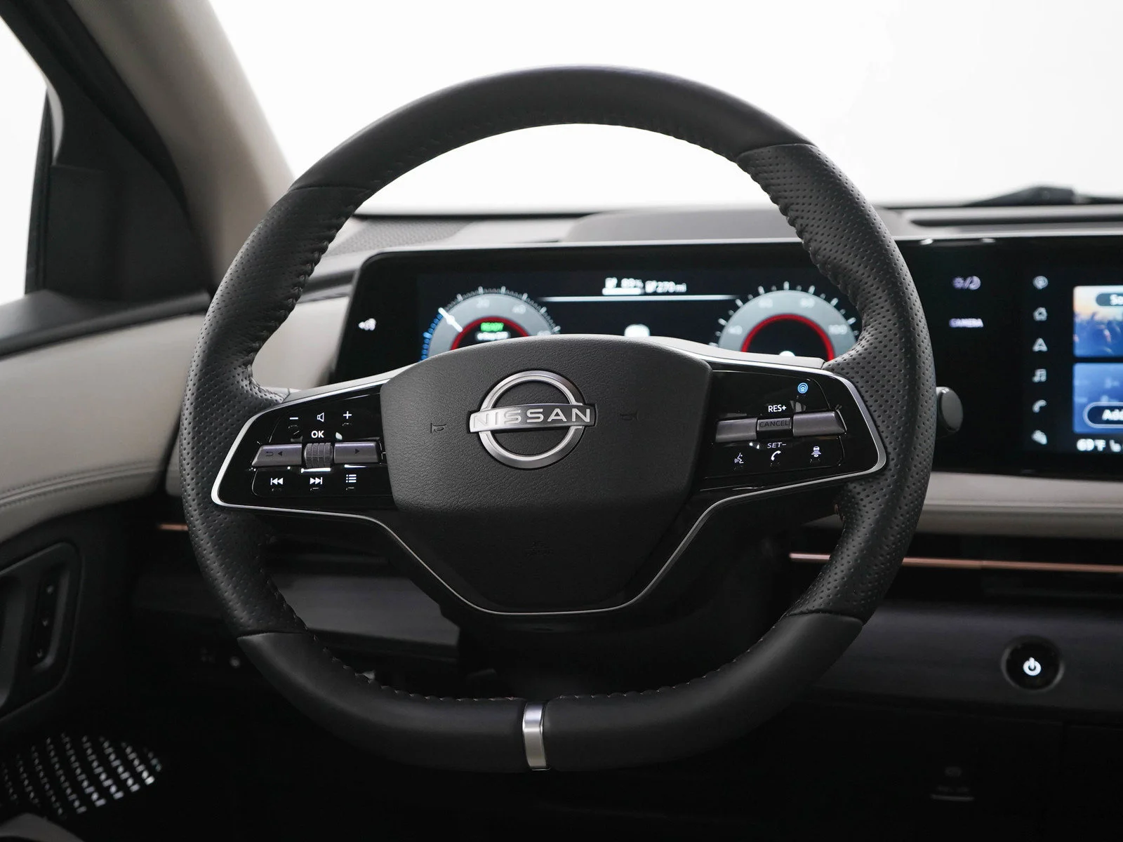 Used 2024 Northern Lights Metallic Nissan EVOLVE+ image 18