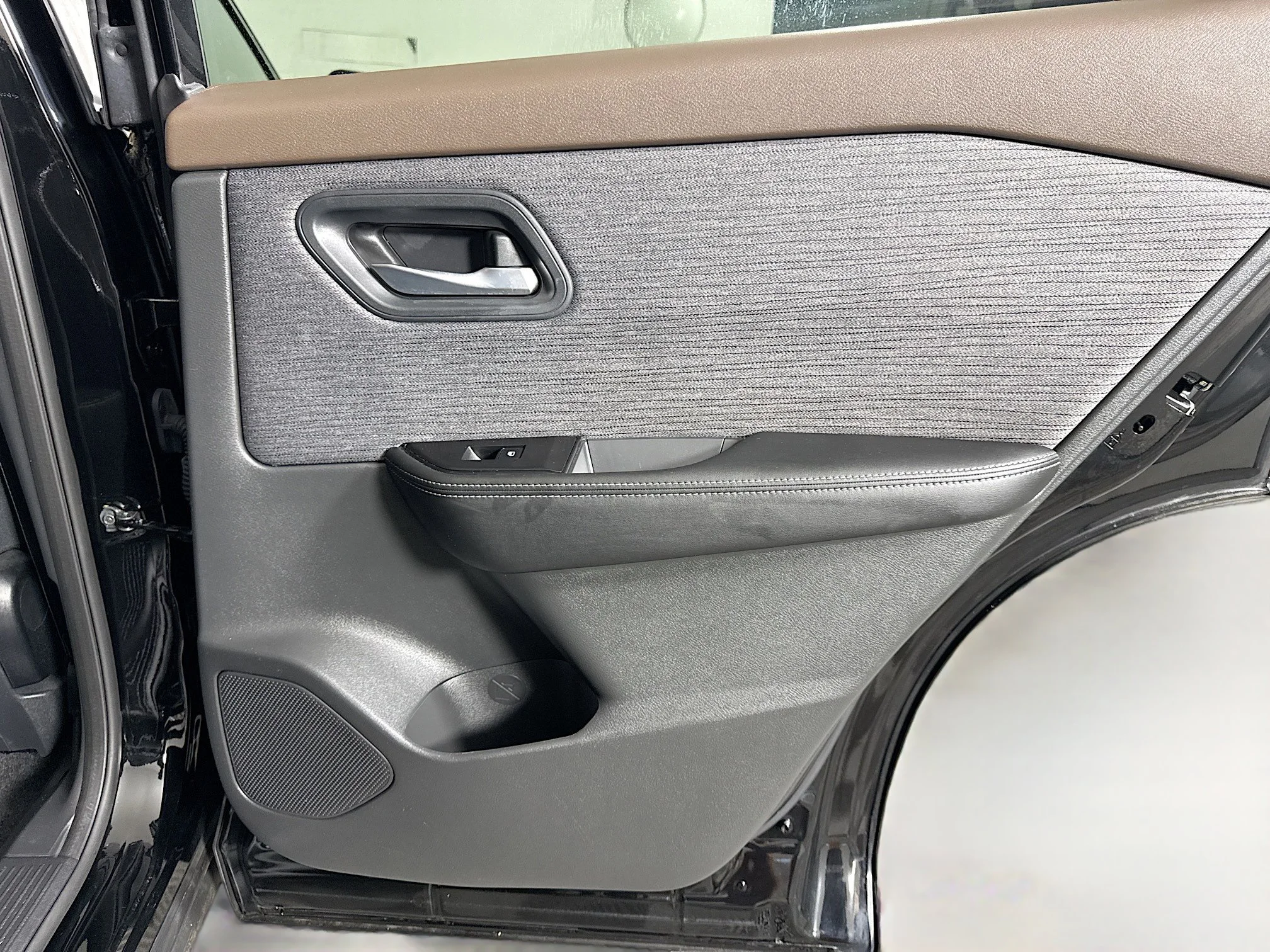 Used 2022 Super Black Nissan SV image 24