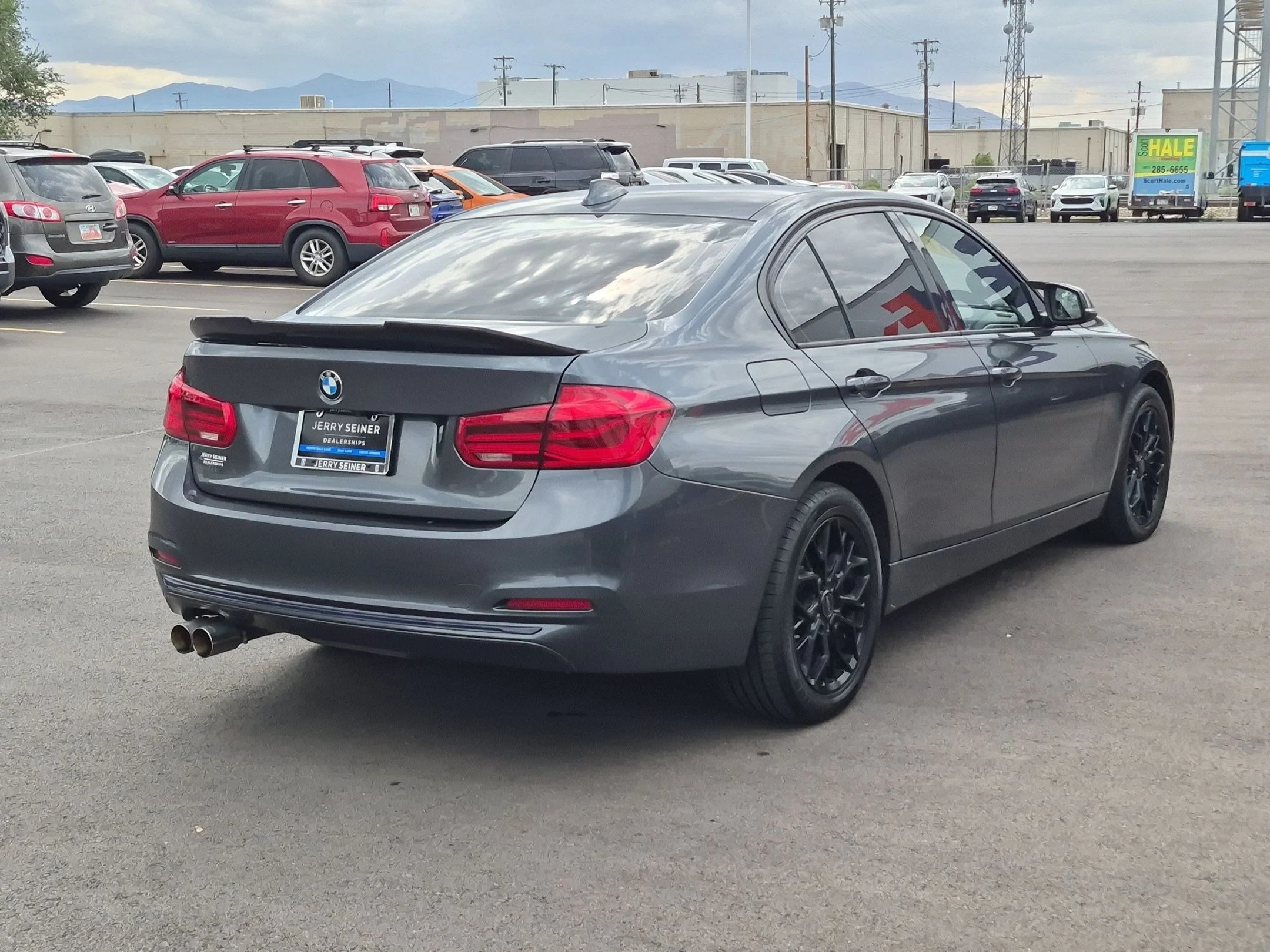 Used 2016 Mineral Gray Metallic BMW 328i xDrive image 5