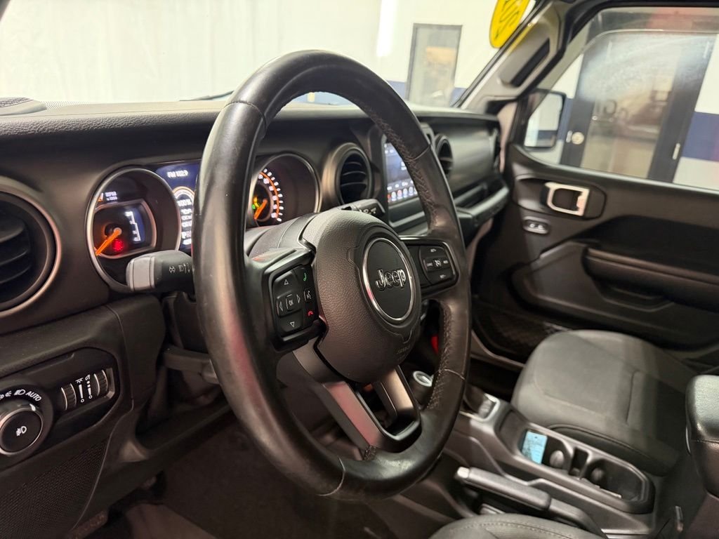Used 2018 Silver Jeep Sport S image 17