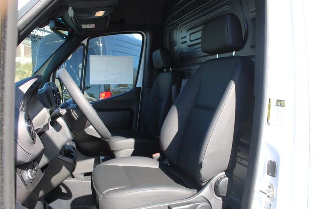New 2026 Arctic White Mercedes-Benz Cargo 170 WB image 25