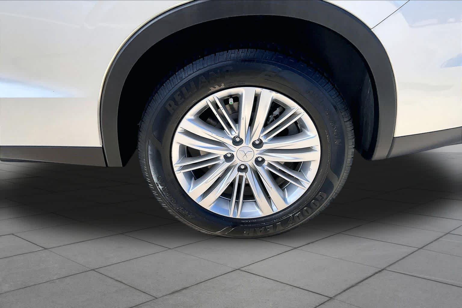 Used 2023 Alloy Silver Metallic Mitsubishi ES image 21