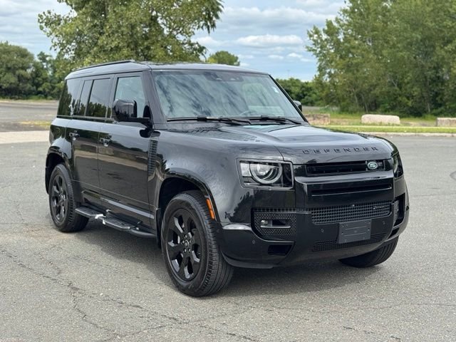 Used 2023 Black Land Rover X-Dynamic SE image 7