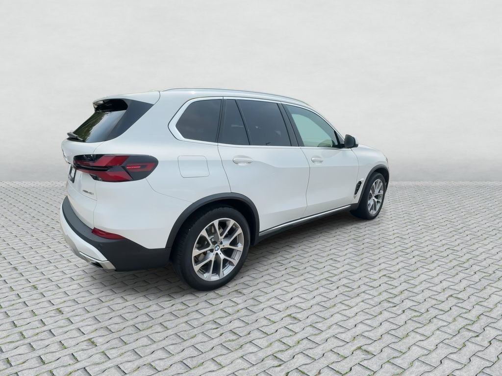 Used 2024 White BMW xDrive40i image 8