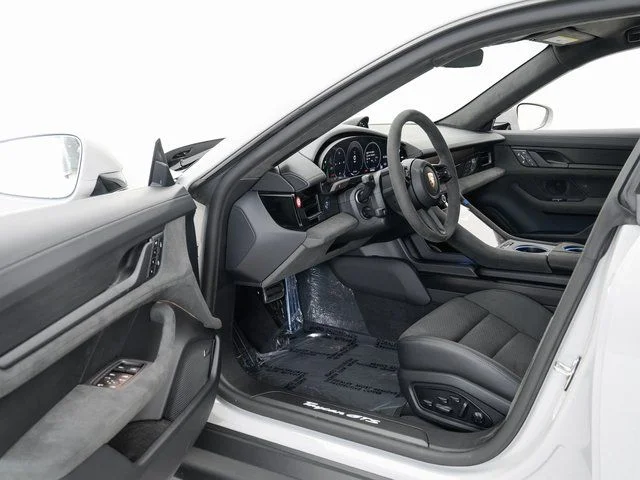 2025 Porsche Taycan GTS - Photo 7