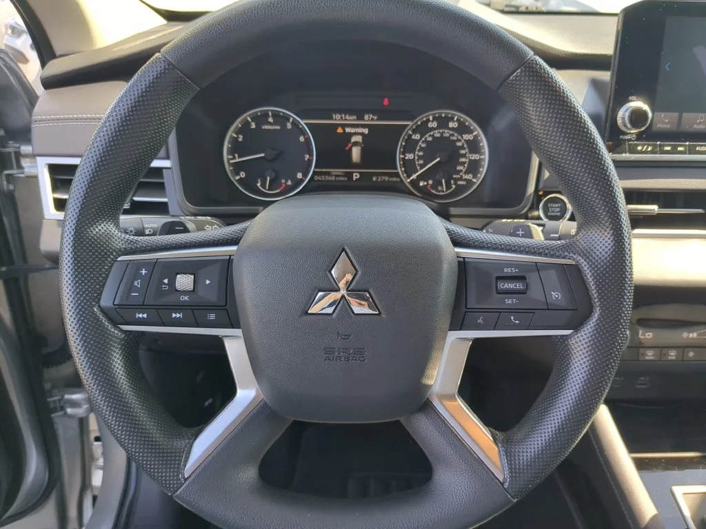 Used 2024 Silver Mitsubishi ES image 28