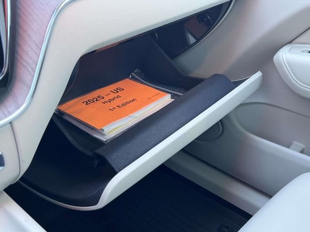 2025 Volvo XC60 Plus - Photo 34