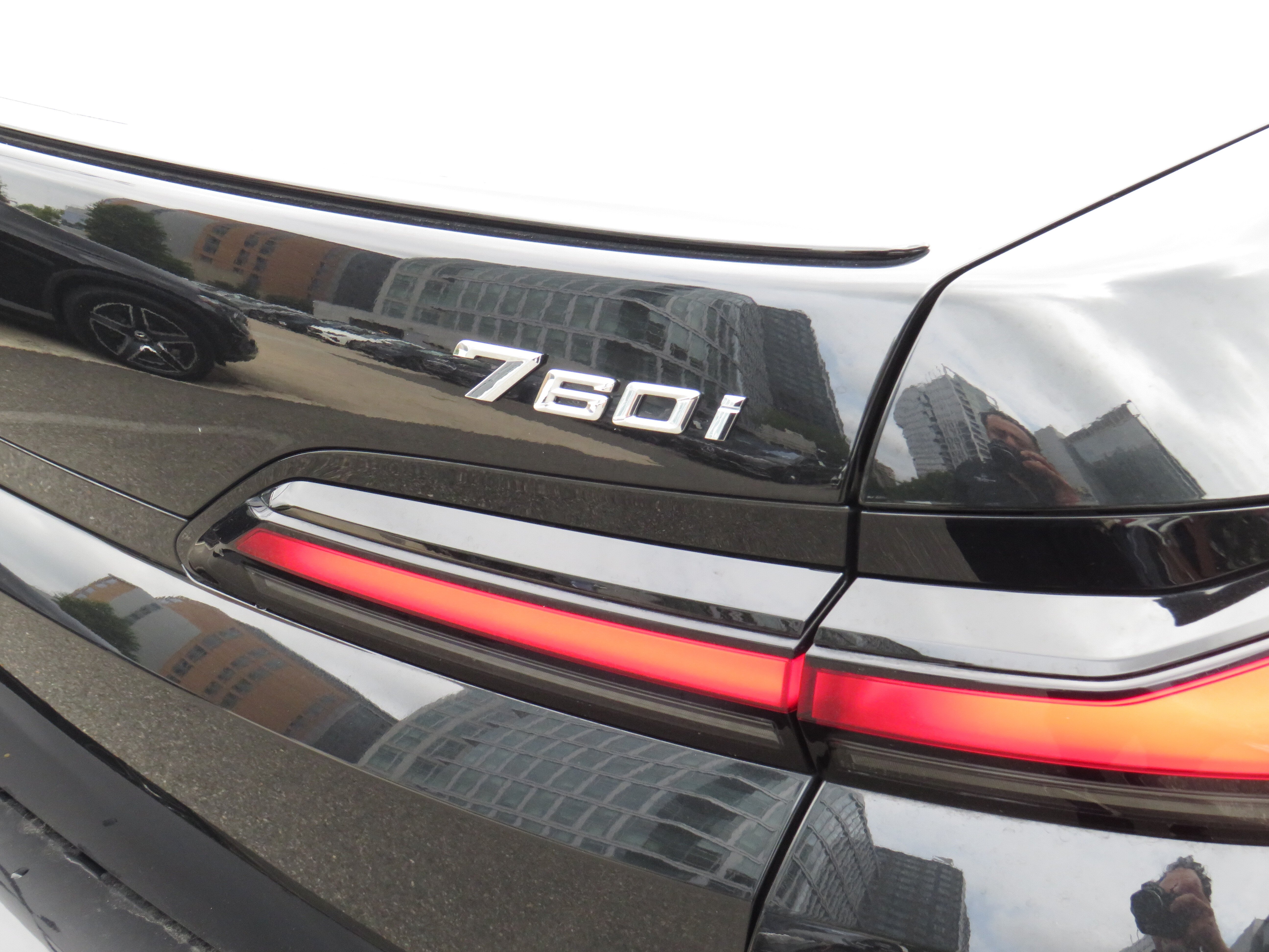 Used 2024 Black Sapphire Metallic BMW 760i xDrive image 30