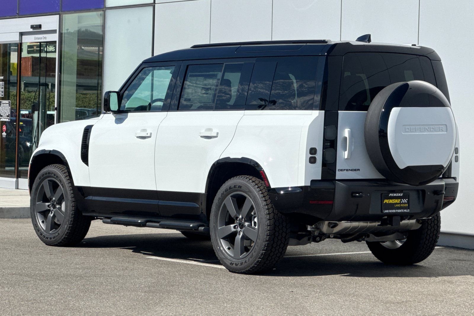 New 2026 Fuji White Land Rover X-Dynamic SE image 3