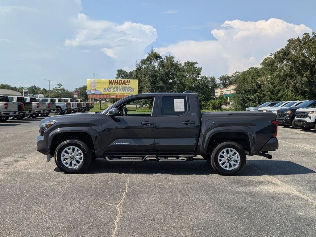 Used 2024  Toyota SR5 image 2