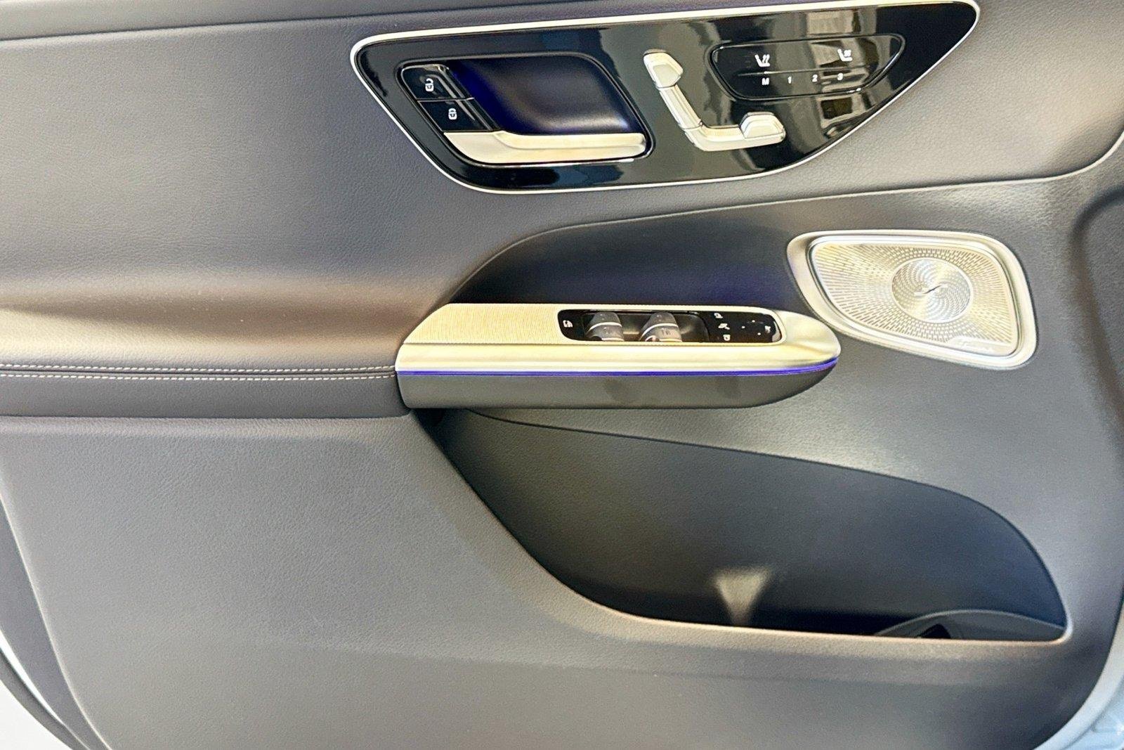New 2026 Manufaktur Alpine Grey Mercedes-Benz GLC 300 image 16