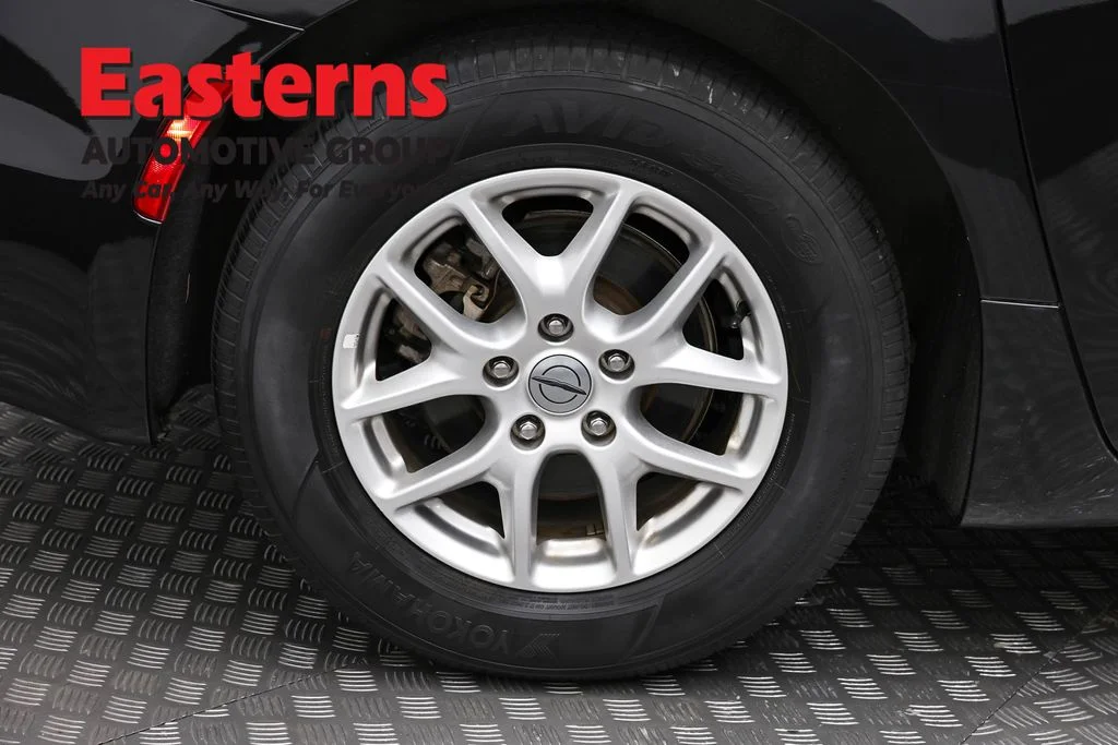 Used 2023 Black Chrysler Touring L image 32