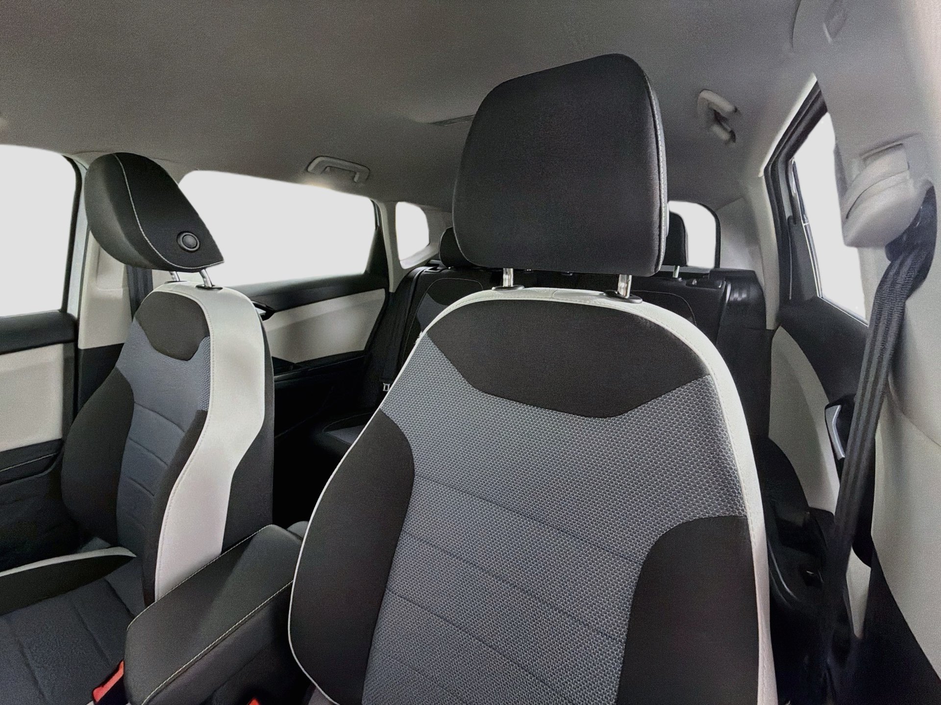 New 2027 White Volkswagen 1.5T S image 18