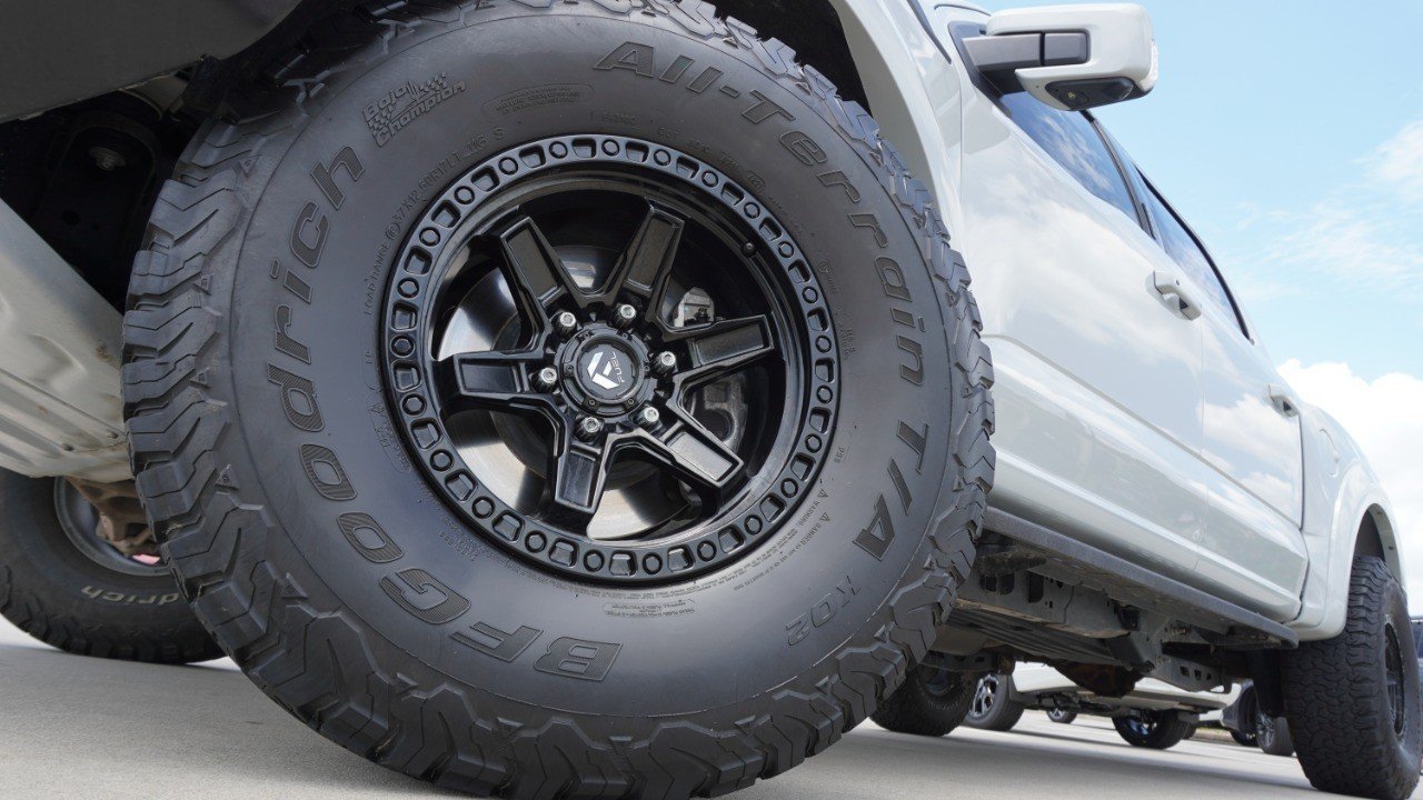 Used 2023 White Ford Raptor image 11