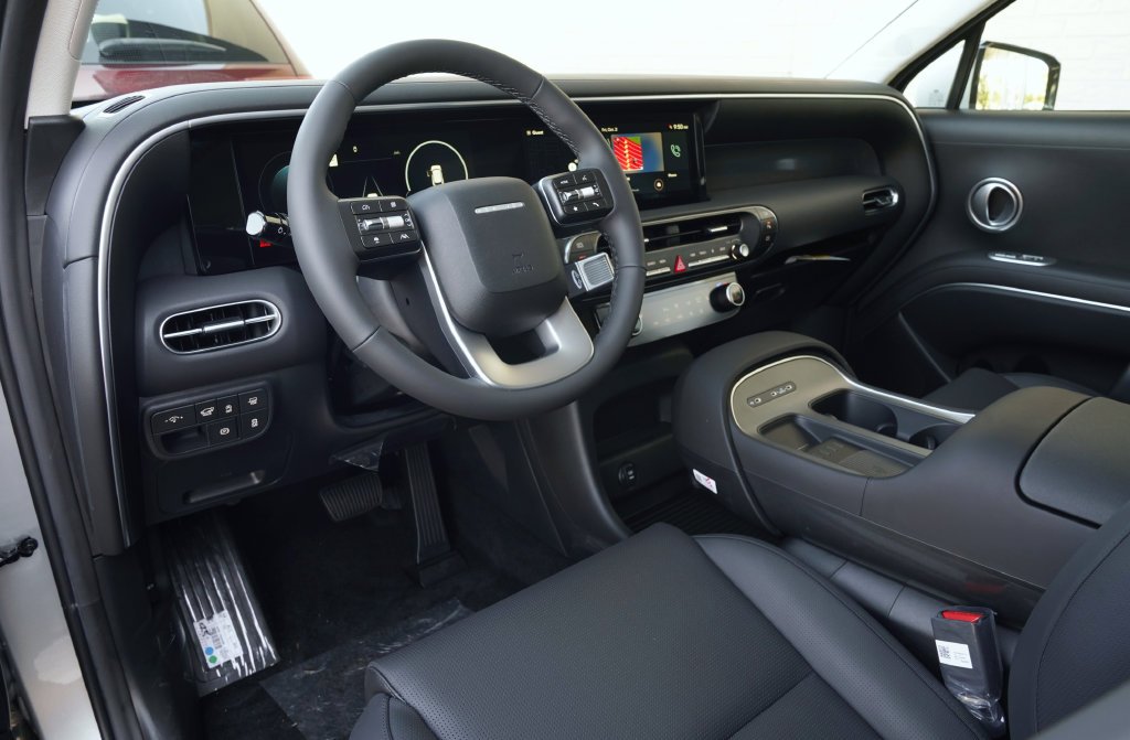 New 2027 Shimmering Silver Hyundai SEL image 32