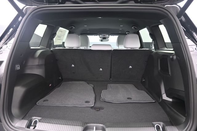 New 2026 Diamond Black Crystal Pearl-Coat Exterior Paint Jeep Limited image 7