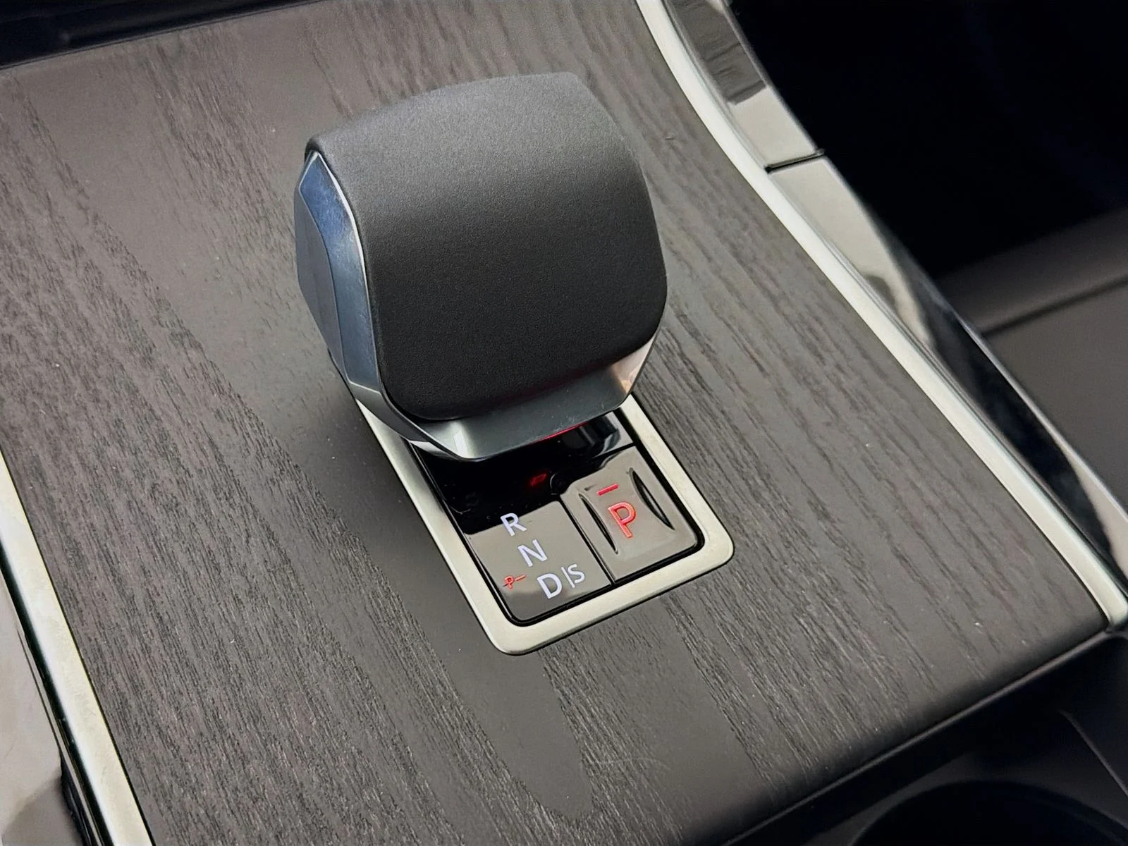 New 2026 Fuji White Land Rover Belgravia Edition image 16