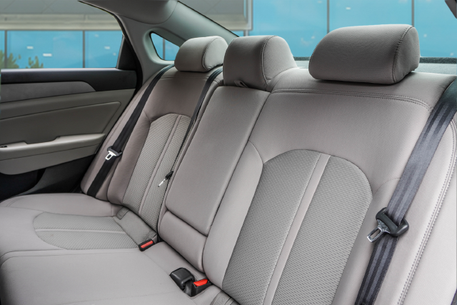 Used 2015 Silver Hyundai SE image 16