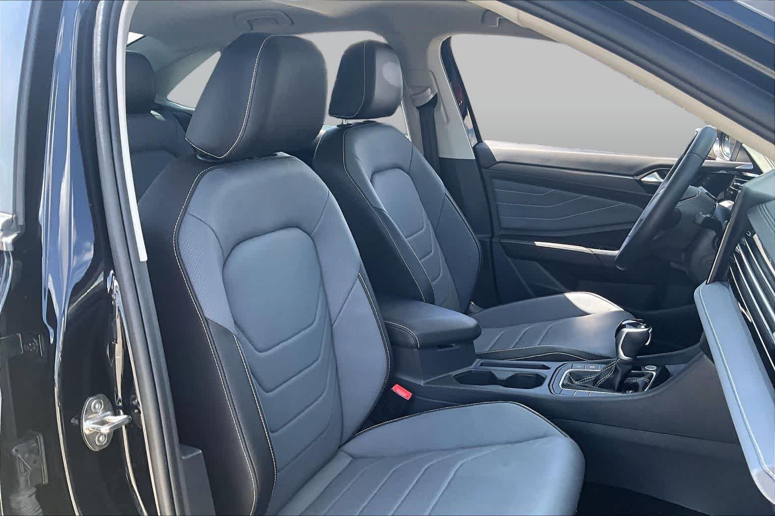 Used 2025 Deep Black Pearl Volkswagen SEL image 8