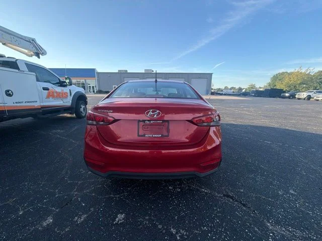 Used 2020 Red Hyundai SE image 3