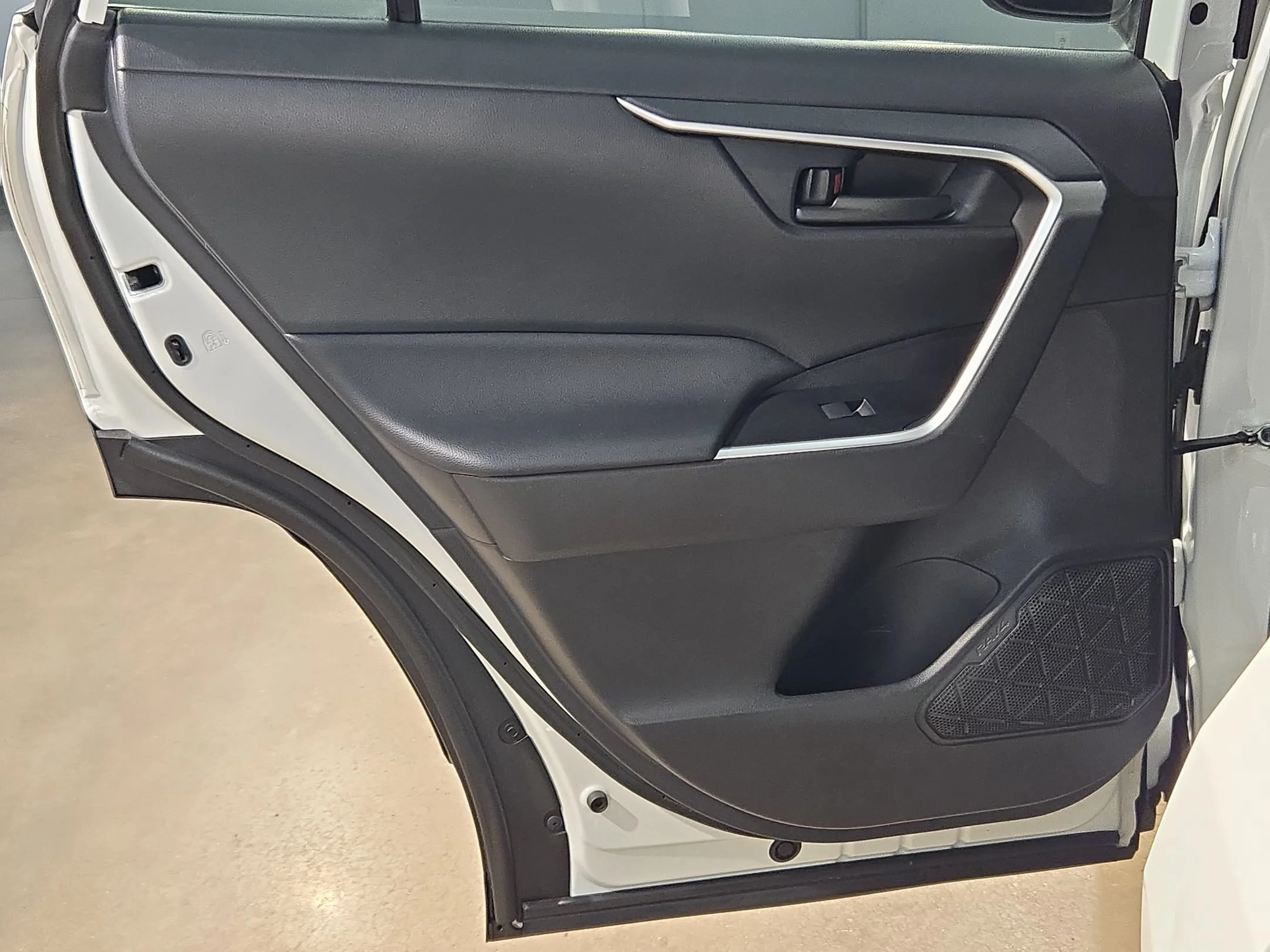 Used 2022 White Toyota LE image 33