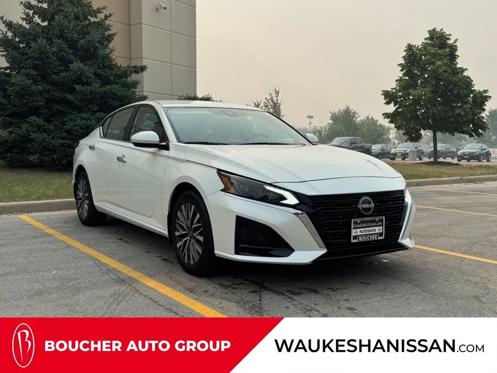 Certified Used 2023 Pearl White Tricoat Nissan 2.5 SV image 1