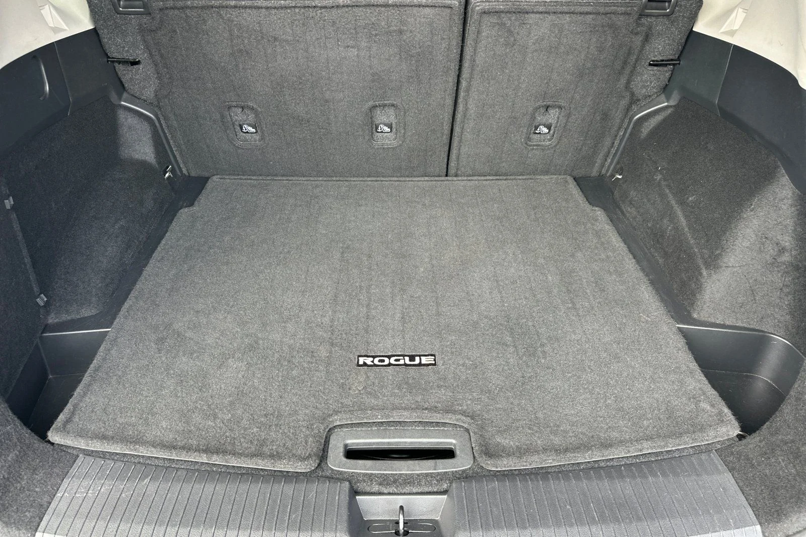 Used 2023 White Nissan S image 16