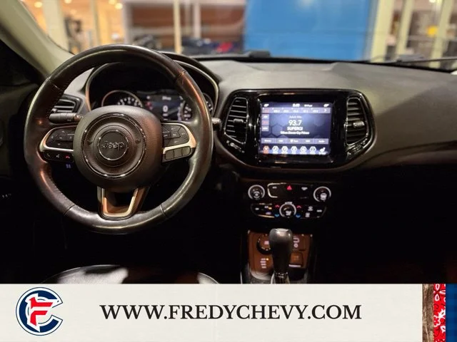 Used 2019 Gray Jeep Limited 4x4 image 9