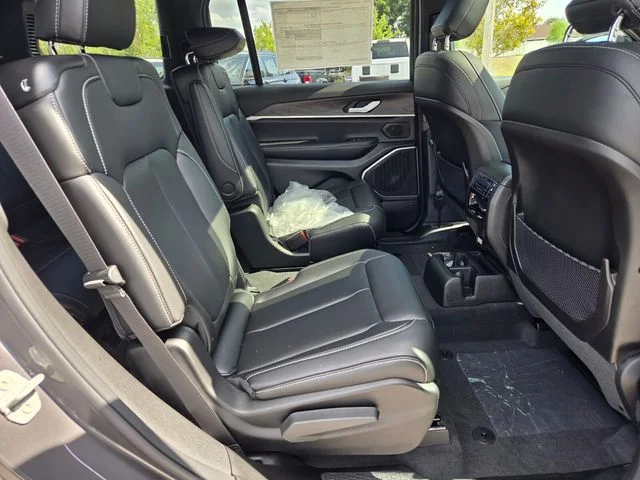 New 2026 Baltic Gray Metallic Clear-Coat Exterior Paint Jeep Limited image 13