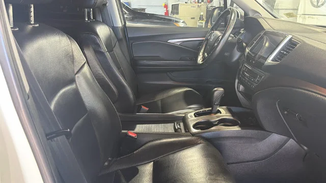 Used 2017 White Honda EX-L image 12