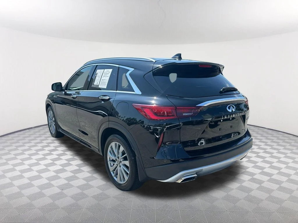 Used 2023 Black INFINITI LUXE image 7