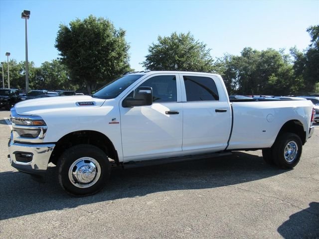 New 2026 Bright White Clear-Coat Exterior Paint RAM Tradesman image 4