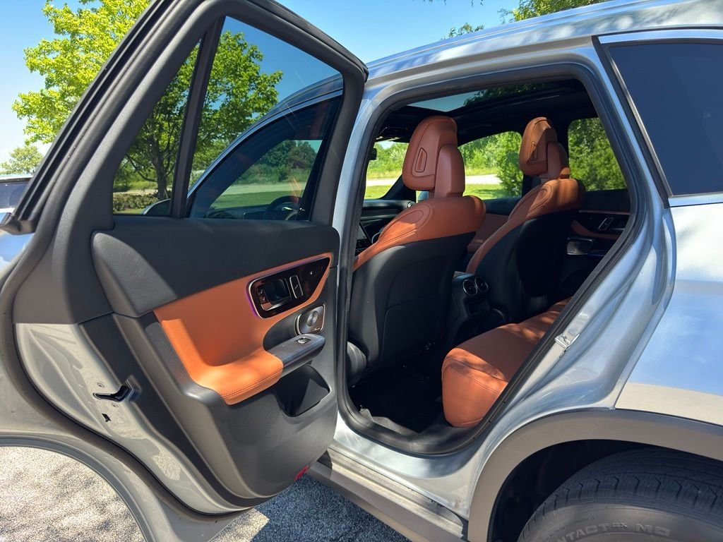 Used 2026 Silver Mercedes-Benz GLC 300 image 30