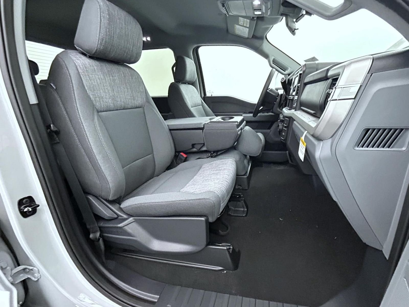 New 2026 Avalanche Ford XLT image 15
