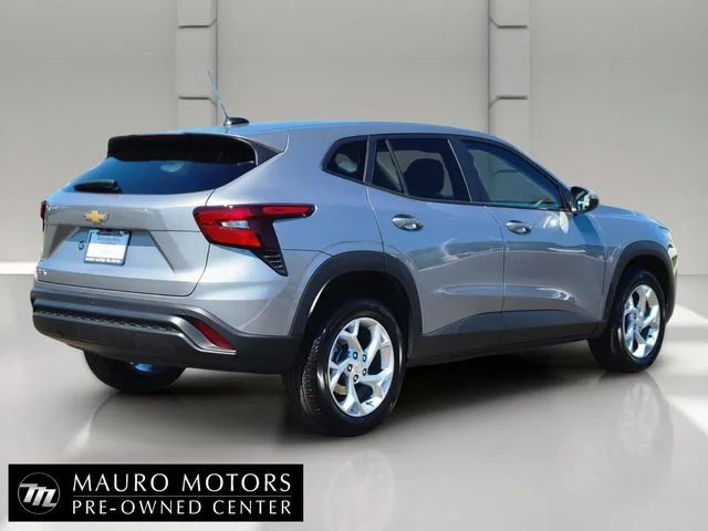 Used 2025 Gray Chevrolet LS image 3