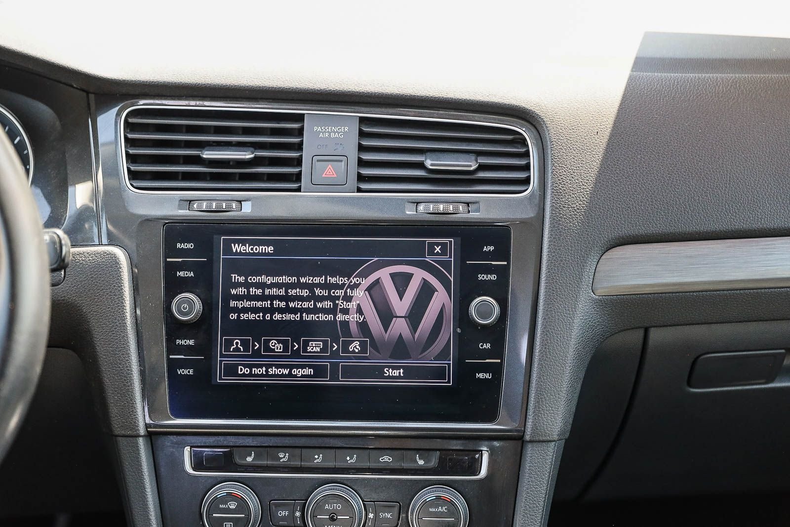 Used 2019 Reflex Silver Metallic Volkswagen SE image 15