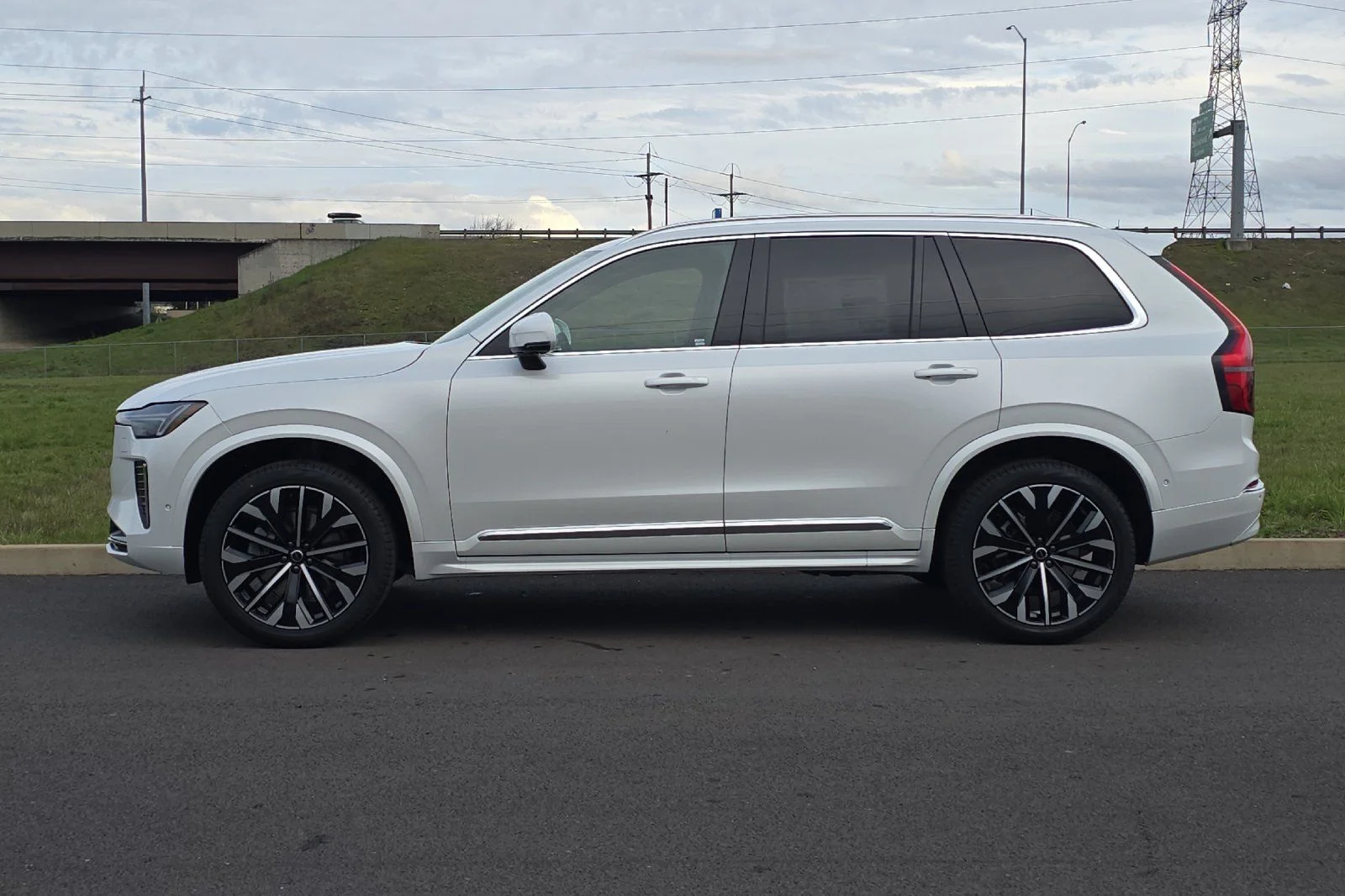 New 2026 Crystal White Volvo Plus image 6