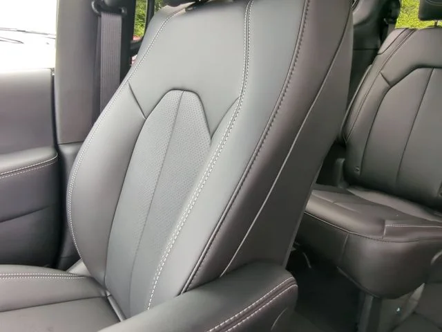 2026 Chrysler Pacifica Select - Photo 12