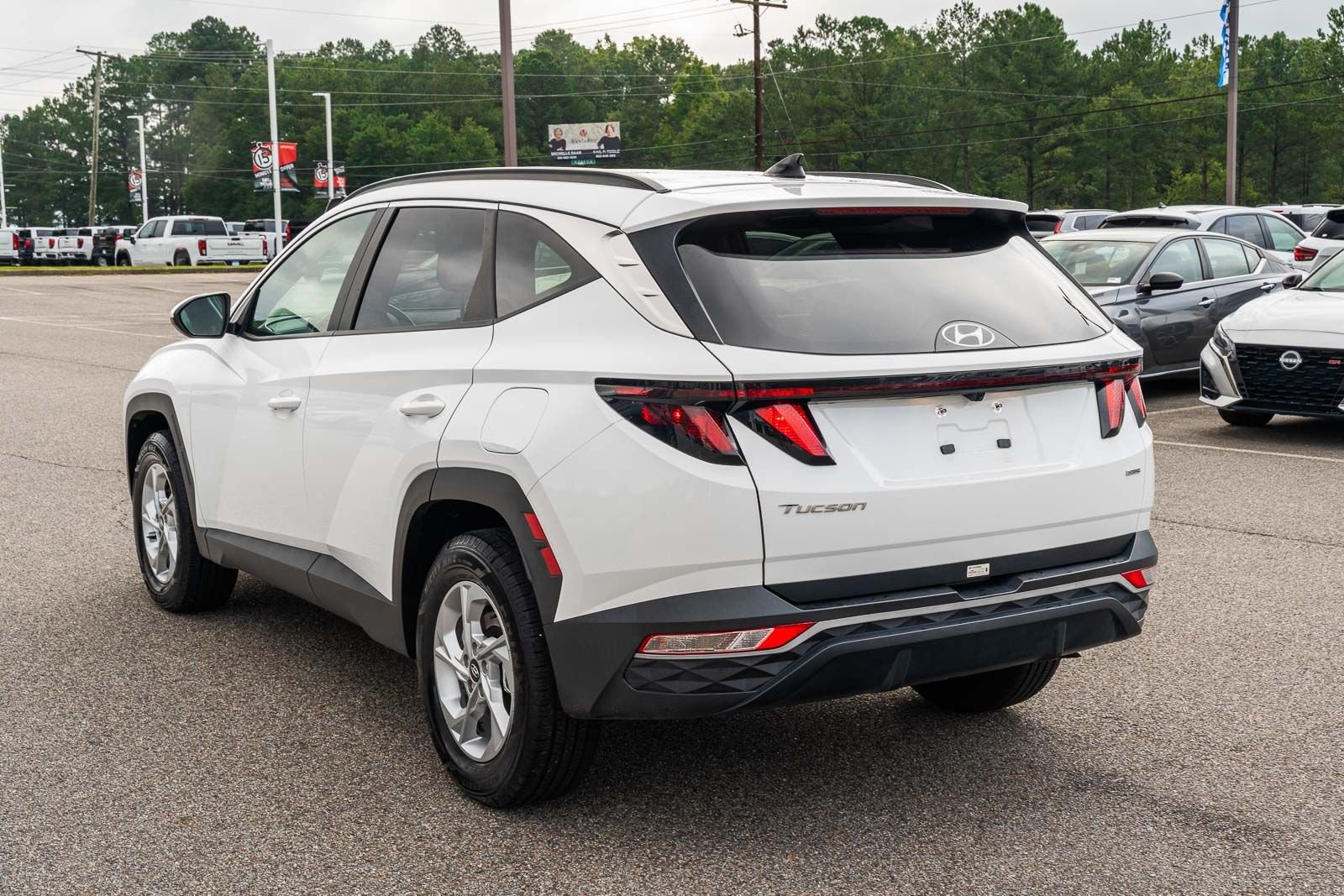 Used 2024 White Hyundai SEL image 5