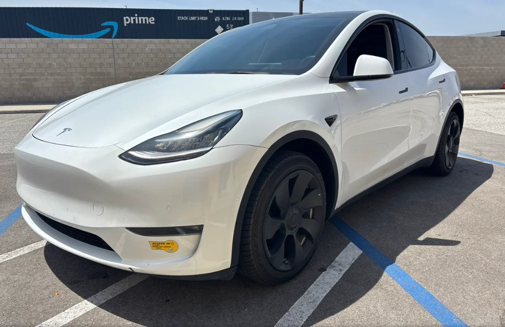 Used 2022 White Tesla Long Range image 1