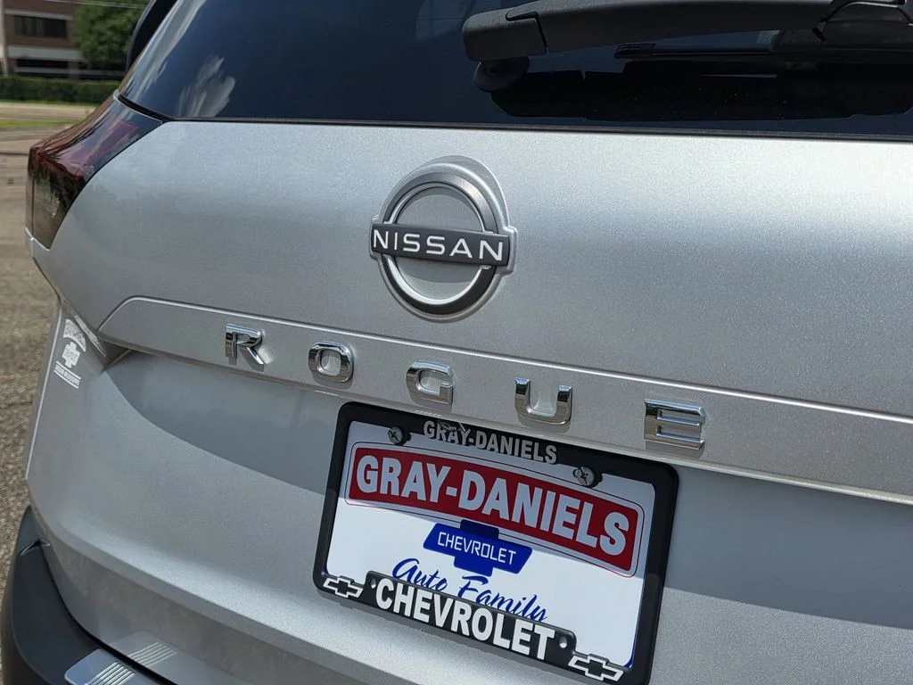 Used 2023 Silver Nissan SV image 32