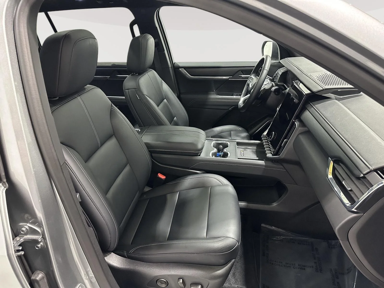 Used 2025 Sterling Metallic GMC Elevation image 28
