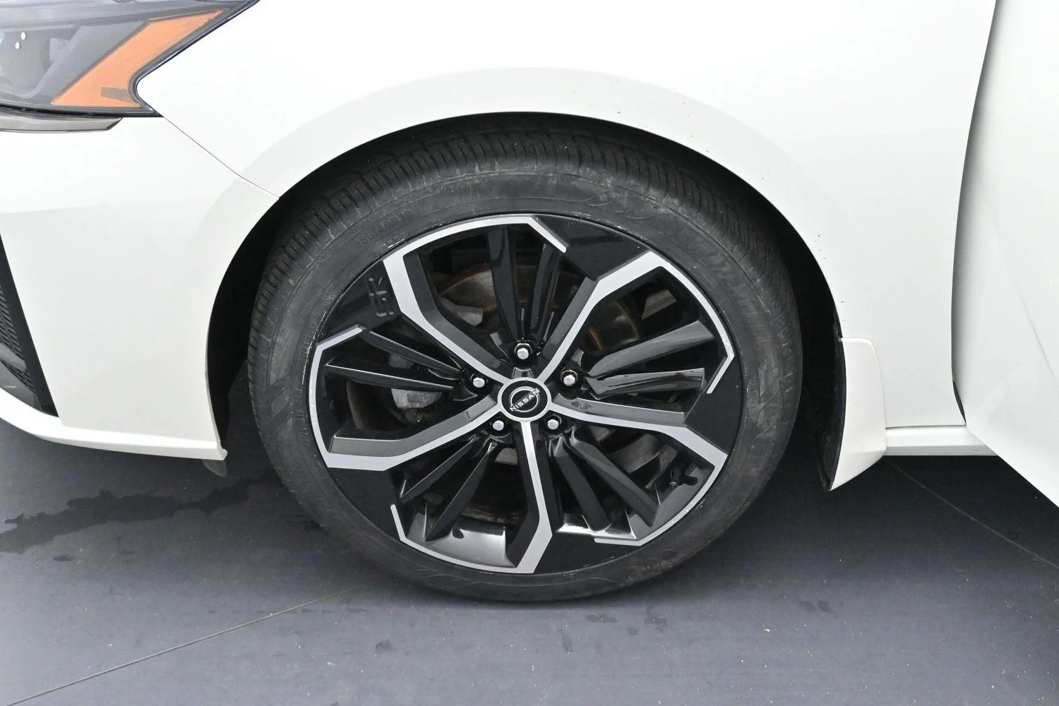 Used 2023 Pearl White Tricoat Nissan 2.5 SR image 29