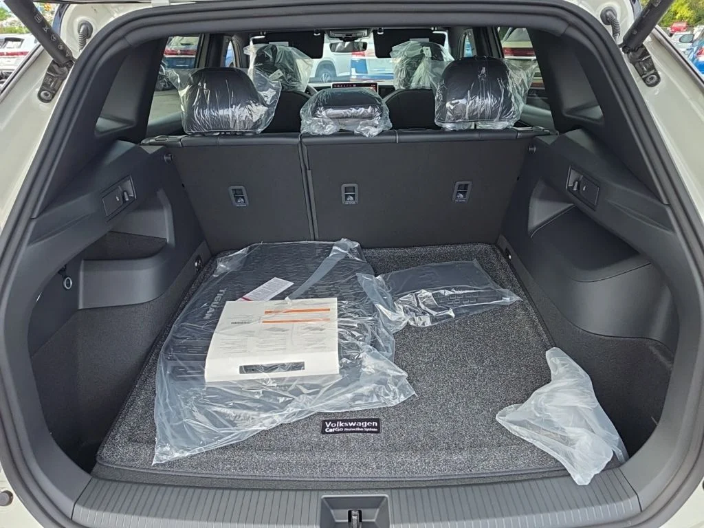 New 2026 Sandstone w/Deep Black Roof Volkswagen 2.0T SE R-Line Black image 30