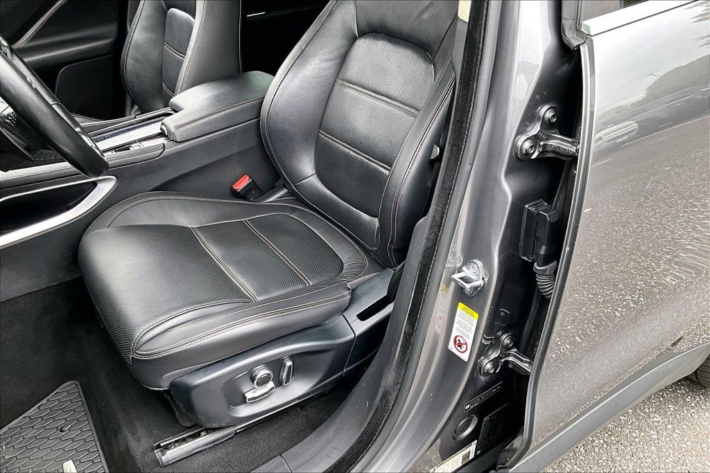 Used 2019 Gray Jaguar 25t Prestige image 27