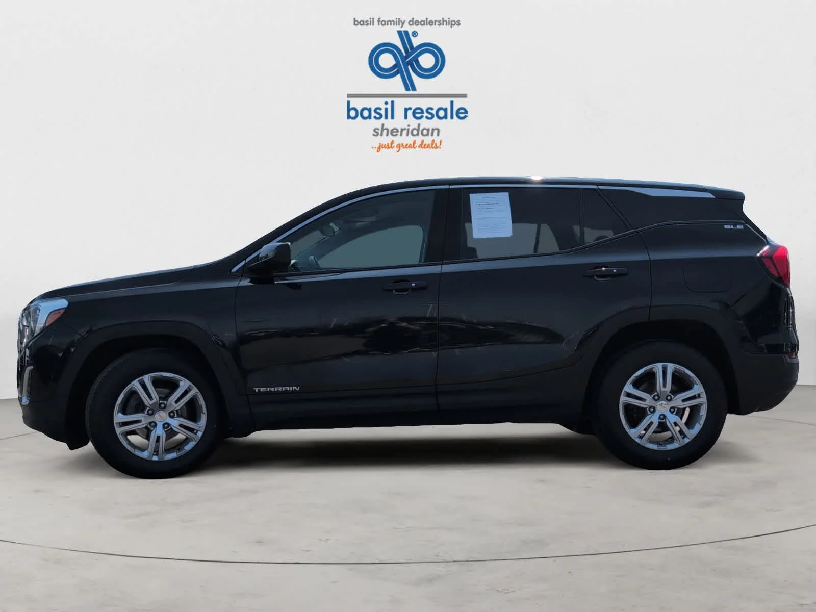 Used 2019 Ebony Twilight Metallic GMC SLE image 3