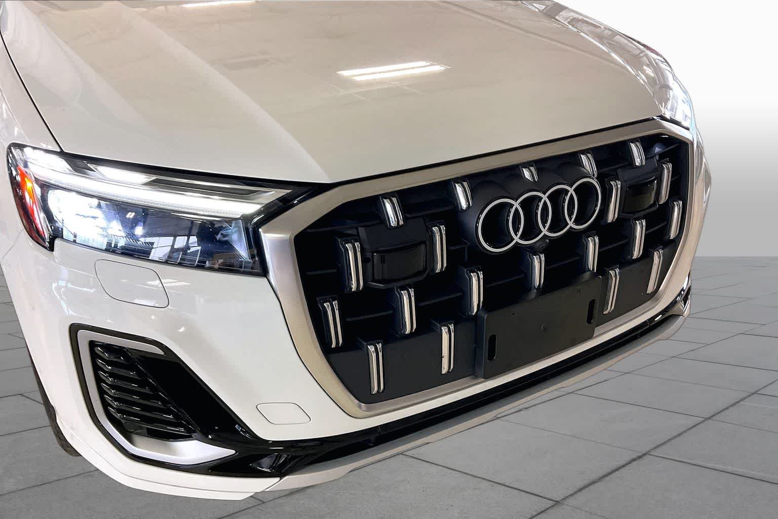 Used 2025 Carrara White Audi Premium Plus image 31
