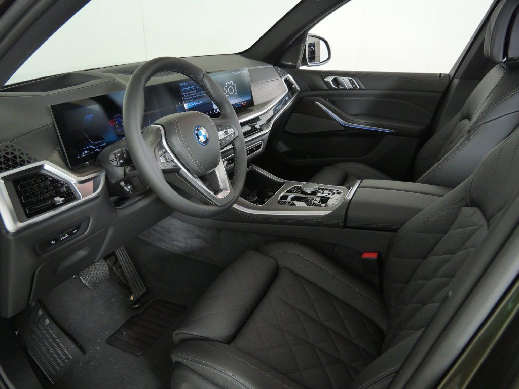 New 2026 Manhattan Green Metallic BMW xDrive50e image 35